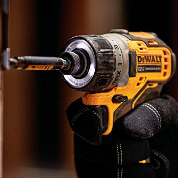 Atornillador de impacto DeWALT 18V XR (2 baterías y cargador)