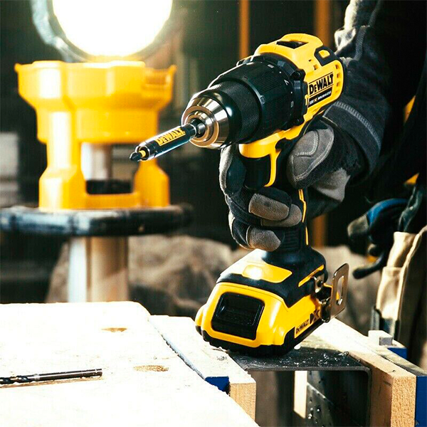Pack taladro percutor XR DeWALT 18V Li-Ion (Con Bateria + cargador rapido)